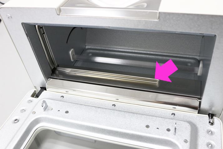 BALMUDA The Toaster̓q[^[MłȂAX`[𕹗p̂BVʂ̋琅A{C[i̕jŔM邱ƂŃX`[ƂȂ̂łAgp͂ɃJo[𑕒܂B̃{C[Jo[`󂪕ύX܂