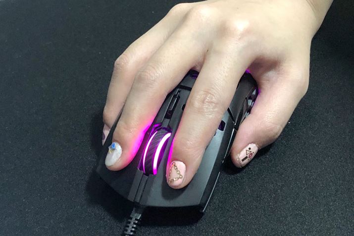 i1ĵЂŜ}EXɖĎuԂvBׂƎ̂Ђ𖧒邽߁Aʂ̃}EXƎ芾CɂȂ肻BԂɂ́AʋĈ悢njJ\̃}EX