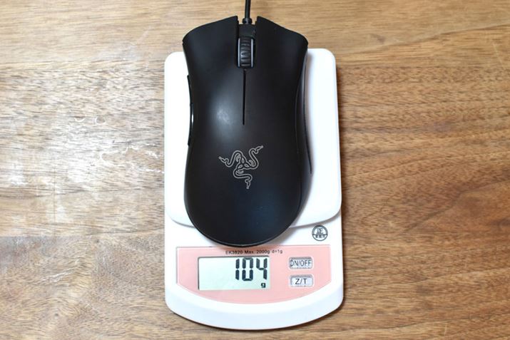 Ql܂łɁAM҂ipĂAyʃfł͂ȂQ[~O}EXuDeathAdder ChromaviRazerj̏dB{̏dʂ͌̒l105gi}EX{̂̂݁jŁAR[h𕂂Čvl104gł