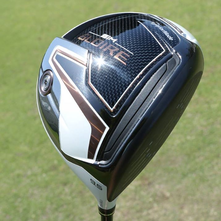 ��ƂȂ�z���C�g�ƃJ�b�p�[�ɋ߂����^���b�N�������F�Ɏg�p���A�J�[�{���̖͗l�����ʓI�Ɏg�������������ӂ��f�U�C���BSIM�V���[�Y�œ����I�������\�[���̓ˋN�u�C�i�[�V���W�F�l���[�^�[�v�͂�₨�ƂȂ����`��ɂȂ�A�E�F�[�g�𓋍ڂ����u�h���[�o�C�A�X�C�i�[�V���W�F�l���[�^�[�v�ɐi�����Ă��܂�