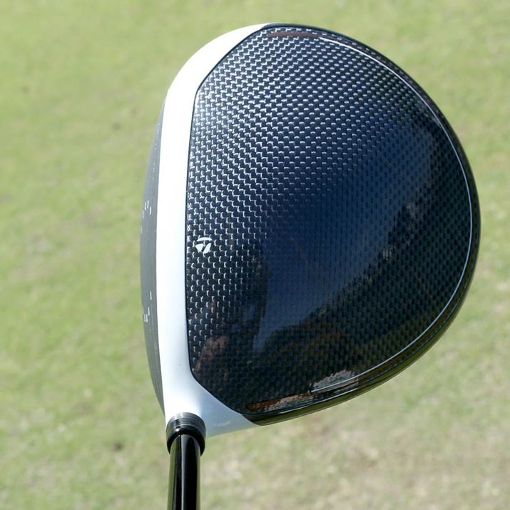 �g�D������Ƀ{�����[����������SIM�V���[�Y�Ƃ͈Ⴂ�A�قڋϓ��̂��ꂢ�Ȋی`�̃w�b�h�V�F�C�v�B�J�[�{���̖Ԗڂ��������A�t�F�[�X���̔������C�����A�\���₷���ƃX�N�G�A�������o���Ă��܂�