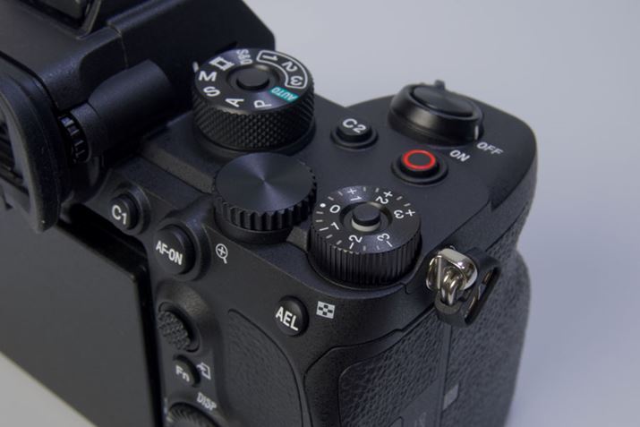 ̘^{^iʐ^̐ԊہjVb^[{^̘eɈړĂ܂BVloggerȂǂBۂɃJ̑OiYj瑀삷ꍇł₷ʒuł