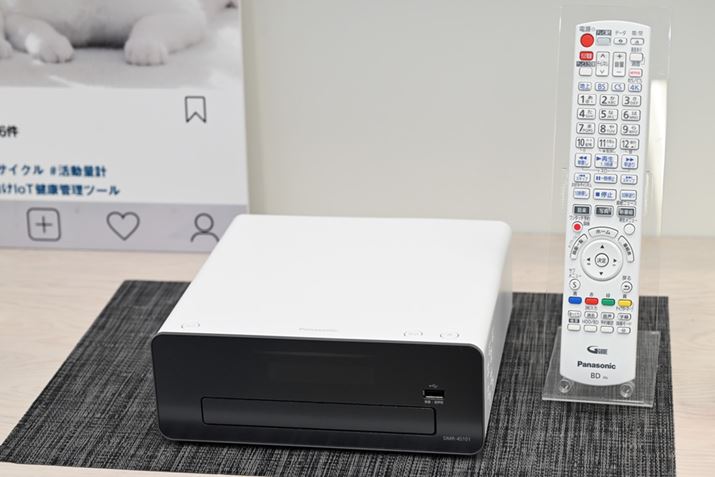 }RpNgȃfUC̗p4SV[YBCeAɍ킹₷zCgJ[傫ȓ