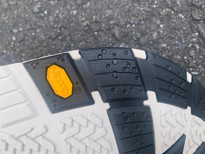 AEg\[̑ϖՐƃObvɕKvƂꏊɂ́AruА̃o[RpEhzu