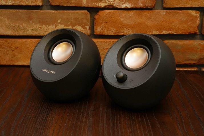 ^Xs[J[ɃtWƂ\Pebble V2Ɠ