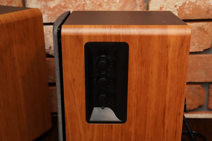 EXs[J[特ʁAA𒲐\