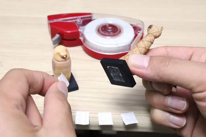 JvZgCȂǂ̏ɌŒ肷闼ʃe[vЂAȒPɗʎYł܂