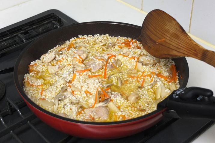 ނu߂ƁAăUɏグĂĂƃX[vĂuߑ܂BX[v͐łĂɋzď`CȂȂ܂