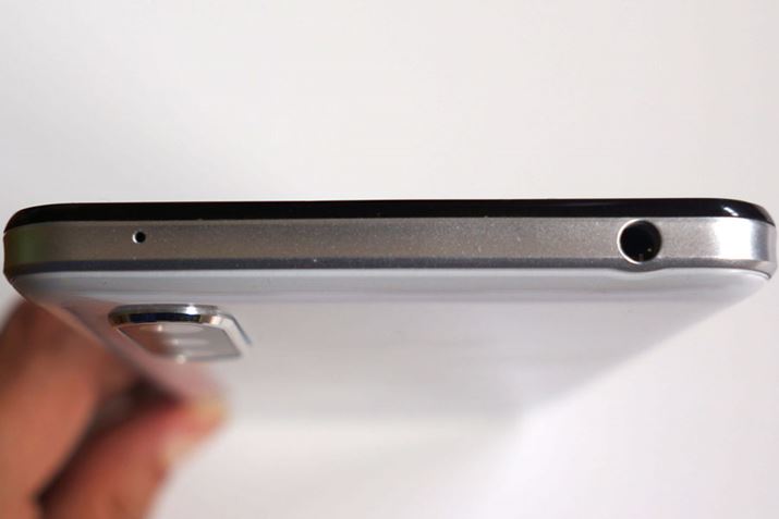 AQUOS zero2ł͏ȗĂwbhz[qB{fBʂɔzu