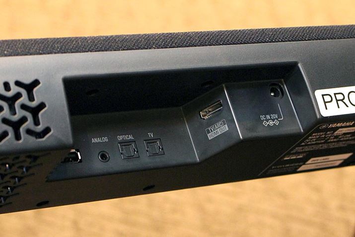 ڑHDMIo͒[qiARCΉj́AP[u{̔wʂii悤ɑĂBP[uer̃TChɗ₷̂ꂵ