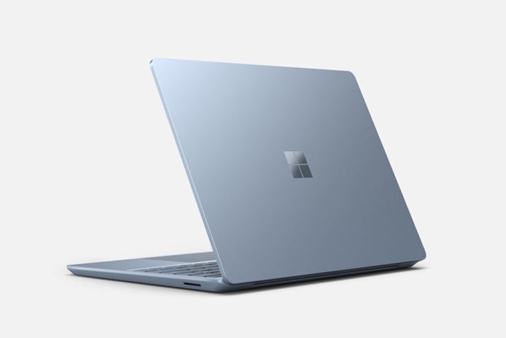 fUCSurface Laptop 3ɋ߂X^C