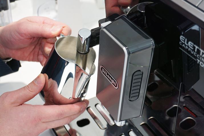 Ȃ݂ɁAGb^iECAM45760Bjƃv}hiXSiETAM36365MBj́A~NReiOċmY𑕒΁Aʐ^̂悤Ȏ蓮̕@Ń~NAĂ邱Ƃł܂