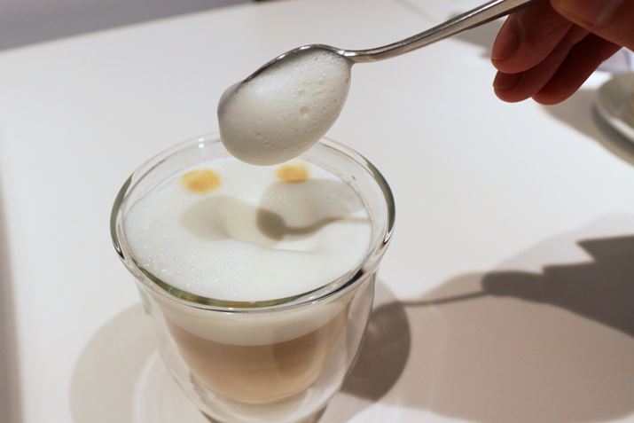 AXv[łĂ݂ƁAӂӂI āAXv[ɌĂȂȂĂȂقǁA肵Ă܂BĂ݂܂A~NÂĂBȂ߂炩ȖÃ~NR[q[ƍ荇oōł