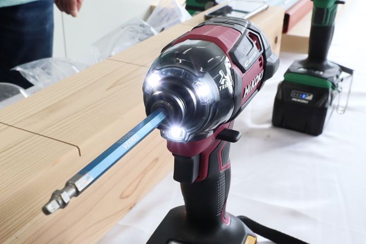 wbh3LEDCg𓋍ځA360°SƂ炷Ƃŉełɂ܂