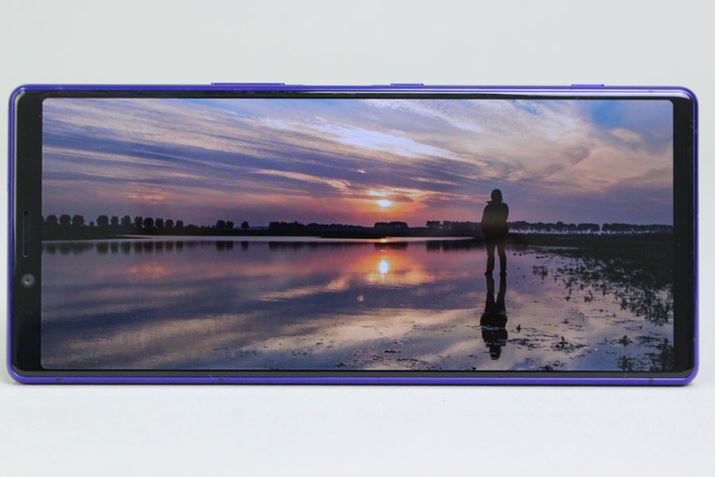 uXperia 1v4KfBXvĆApAvgƂŁAÎ~⓮荂ׂɕ\łBAd͂̍팸ړIAʂ̃AvQ[Ȃǂ̓tHD+\ɂƂǂ߂Ă