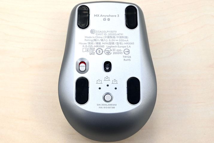 uMX Anywhere 3v̒ʂɂ́AON/OFFXCb`AfoCX؂ւ{^pӂĂ܂BƎUnifyingV[o[i[ł@\͎cOȂ񓋍ڂł