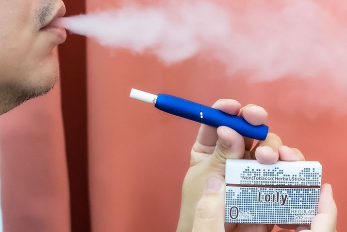 �Ȃ�قǁA����͒��t�X�e�B�b�N�B�G�����Ȃǂ̒����̔����y���̕������F�Z��