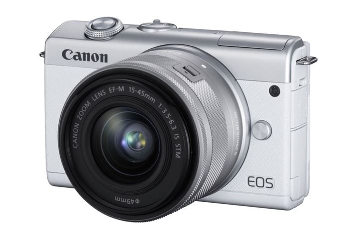 EOS M200EVFȗA180x`gtj^[̗p邱ƂŃ{fBXAPS-C~[XBT[{AFΉ̓AFȂǂEOS Kiss MɂȂ_łBcʒu̎BeɑΉ̂j[N