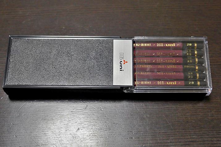 ́uHi-univiMj̃P[Xłcc