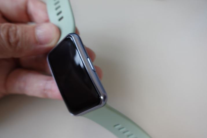 ���ʂɓd���{�^�����ЂƂ��邾���̃V���v���ȃf�U�C���B����͊�{�I�ɉ�ʃ^�b�`�ōs���܂�