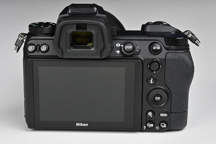 n͏]Ƃ܂dlŁAwʂɁAewŃtH[JX|Cg_CNgɈړłTuZN^[Ȃǂ𓋍ځBtj^[̓^b`plΉ3.2^`gti210hbgj