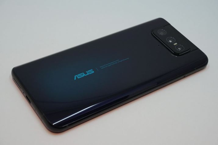 I[ubŃA̓ɂGhFɔˁBƕяオASUS̃S