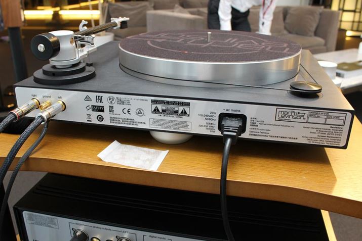 {̔wʂ̗lqBRCAo͒[q𑕔