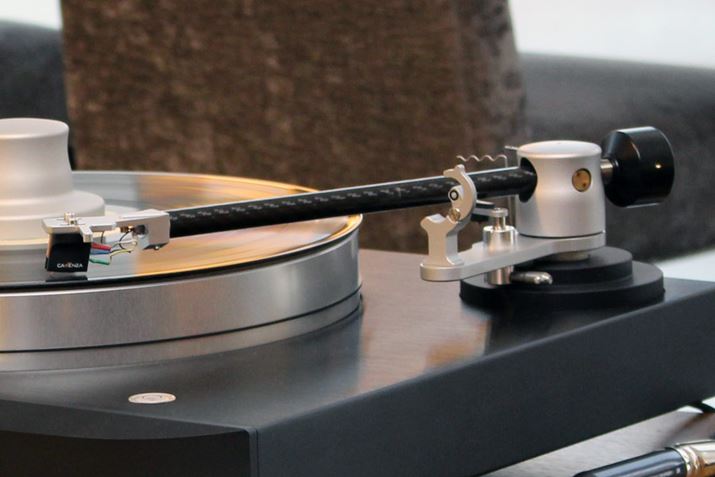 A[10C`̃JX^Ch̃Xg[g^ŁAOXubNdグ̃J[{t@Co[fނgpBIWifUC̃A~jEwbhVF𓋍ڂ