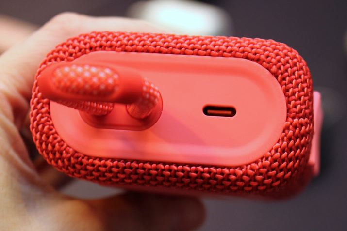 USB Type-C̏[d|[ghho݌vȂ̂ŁAꂽƂɊې􂢂\