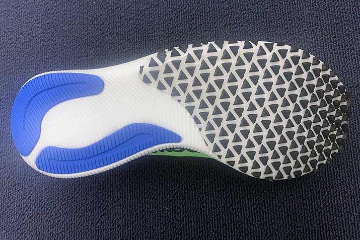 AEg\[Oɂ́AObvɂꂽuDYNARIDEv̗pBJṼ[X̔GĊ₷HʂɂĂAꂽObv\𔭊BJ[{v[gV[ÝA]d̃AEg\[̗pĂ邱ƂA{f͘Hʂނ悤ȃObvǋĂ