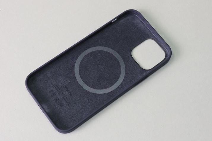 VVRP[Xi5,500~j̓ɂMagSafeṕ܂