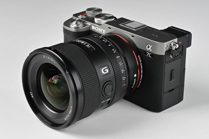 E}Eg͍LpWɂăRpNgȒPœ_YLxɗpӂĂB^Eyʂȃ7Cɂ͂Pœ_Ygݍ킹̂낤B̉摜ł́ABeł􂷂鍂\ȁuG}X^[vuh̍LpYuFE 24mm F1.4 GMv𑕒Ă