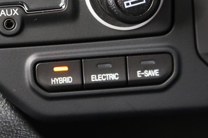 ulQ[h 4xevɂ́AGWƃ[^[̍쓮𐧌䂷uHYBRIDvuELECTRICvuE-SAVEv3̃[hĂ