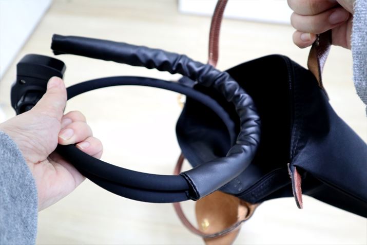 �����āA�g���Ă݂ċC�Â����̂ł����A�t���L�V�u���A�[�����̂������΂�Ȃ��̂Ŏ����^�тɕ֗��Ȃ̂��|�C���g�������Ǝv���܂����B���s�Ȃǂ������ł����A���i�̎d���Ɏ����Ă����̂ɂ������܂ł���܂ɂȂ�Ȃ��̂͂����I