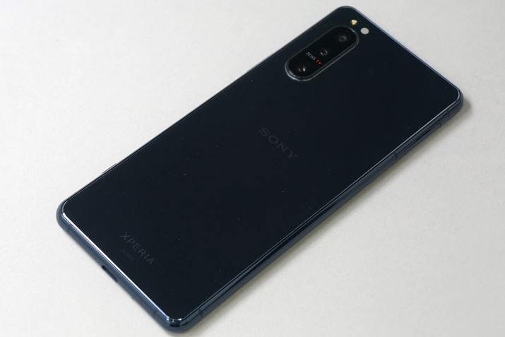 ɔzu郁CJ̃fUC͢Xperia 1 IIuXperia 10 IIvƋʃ`[t̃tbgȃfUCŁAɂ܂Ƃ߂ꂽJ̕тȂǂ