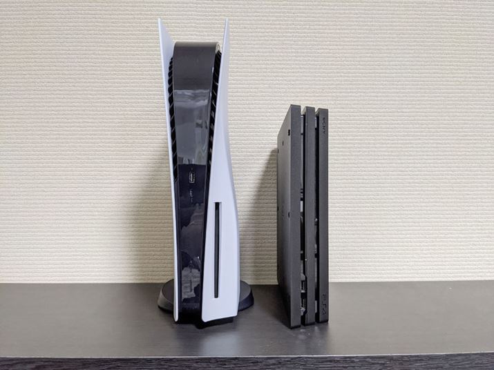 295ij×327isj×55ijmḿuPS4 ProvƔrĂ݂ƂAuPS5v̂قЂƉقǑ傫ł