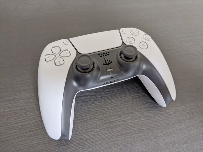 uDualSensevA{̂ƓlɃzCgx[XɂfUCB́uPS{^v]f̊ی`APSŠ`ւƕύXĂ܂