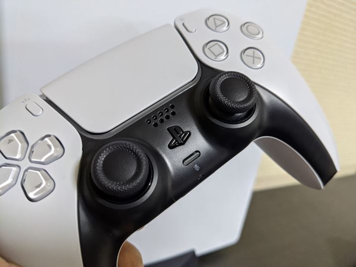 L/RXeBbN̎͂ɂ́Aׂ荞܂ꂽ~߂܂BuDUALSHOCK 4v̓ccĂ̂ŁAꂵił