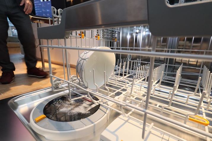 Ďdl̓s̍EϓłAAWAdl̓s̍ƕςAȂsڂ邱ƂŁA[قȂ召܂܂ȘoE肵Đݒuł܂