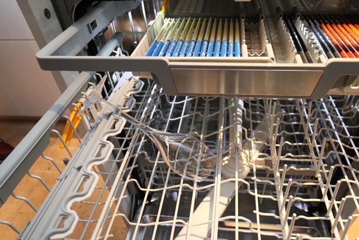 COX΂߂Ƀz[hA܂ł萅𓖂Ă܂