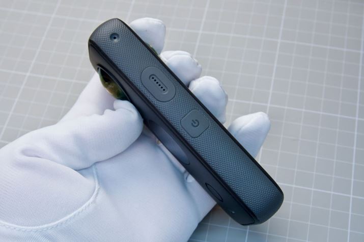 Αɂ͓d{^𓋍ځBd{^Oʂ瑤ʂɈړƂŁAJo̒ȂǂŕsӂɃIɂȂĂ܂XN̂ꂵƂ