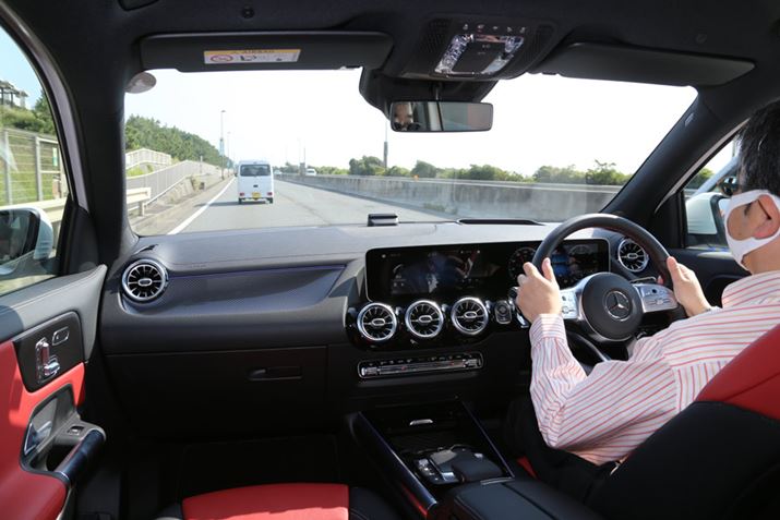 uGLA 200d 4MATICv̑sC[W