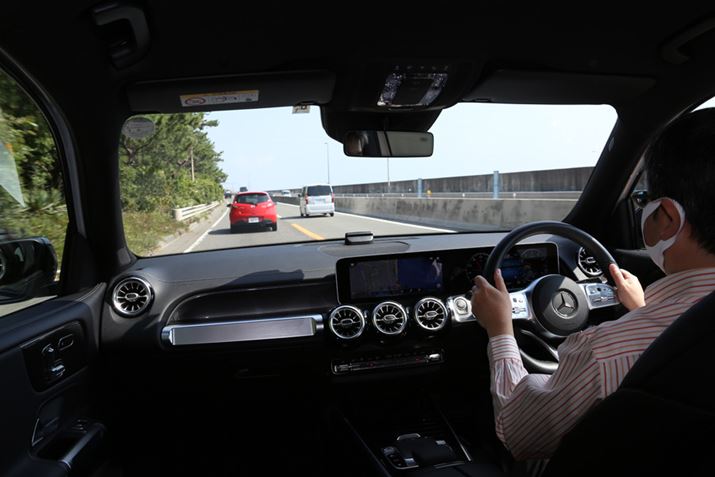 uGLB 250 4MATIC Sportsv̑sC[W