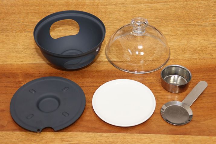 ����A�K���X�ӂ��A�X���[�N�`�b�v���ڂ���󂯎M�i�������������́j�A�H�ނ�u�������M�i�������������́j�A�Ō`�R���u���A�Ώ����ӂ��Ƃ����\���ƂȂ��Ă��܂�