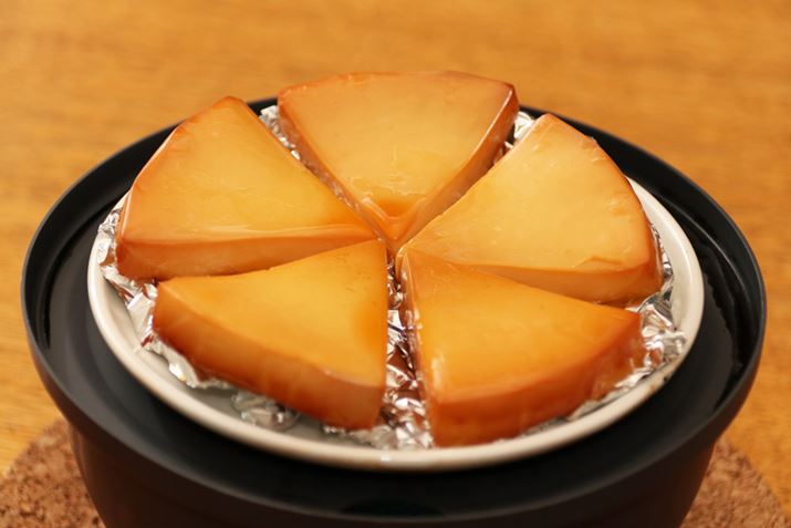 �ł��オ�����X���[�N�`�[�Y���A������I �L���C�Ȉ��F�ł��B���Ȃ݂ɁA�K���X�ӂ��͔M���Ȃ��Ă���̂ŁA��Ƀ~�g���Ȃǂ𒅂��Ď��O���悤�ɂ��܂��傤