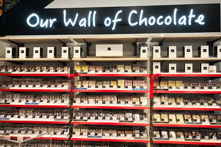 Xɂ̓`R[gJJIr[ȂǁAJJIgَqhN񑵂Ă܂