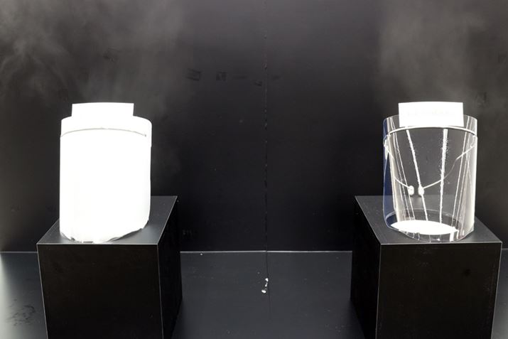 ��ʓI�ȃt�F�C�X�V�[���h��}�E�X�V�[���h�͌ċC�␅���C�ō����̂悤�ɓ܂��Ă��܂��܂����A�V���[�v���i�E�j�̓N���A�Ȏ��E�������܂�