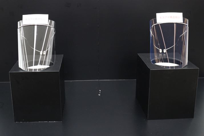 ���e�����A�N�����n�������g�p�������X�A�C�\���̃t�F�C�X�V�[���h�i�E�j�ƁA��ʓI�ȃt�B�����\���̂��́i���j�̉��ł����𕦂����A�܂����r���Ă݂܂����B���̌��ʂ͉��̓���ł��m�F���������I