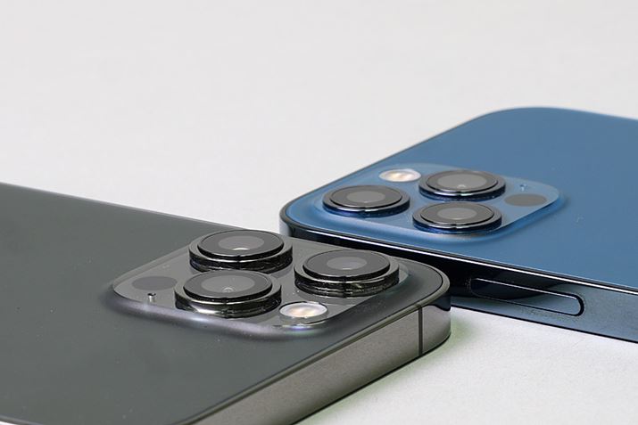 OiPhone 12 Pro MaxAiPhone 12 ProB悭ׂƁAỸK[hiPhone 12 Pro Max̂ق