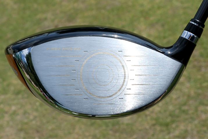 MAX FAST��p�ɐ݌v���ꂽ�t���b�V���t�F�[�X���̗p�BMAX�Ɣ�ׂ�ƁA�t�F�[�X���q�[���ɂ��߂��݌v����Ă��܂�